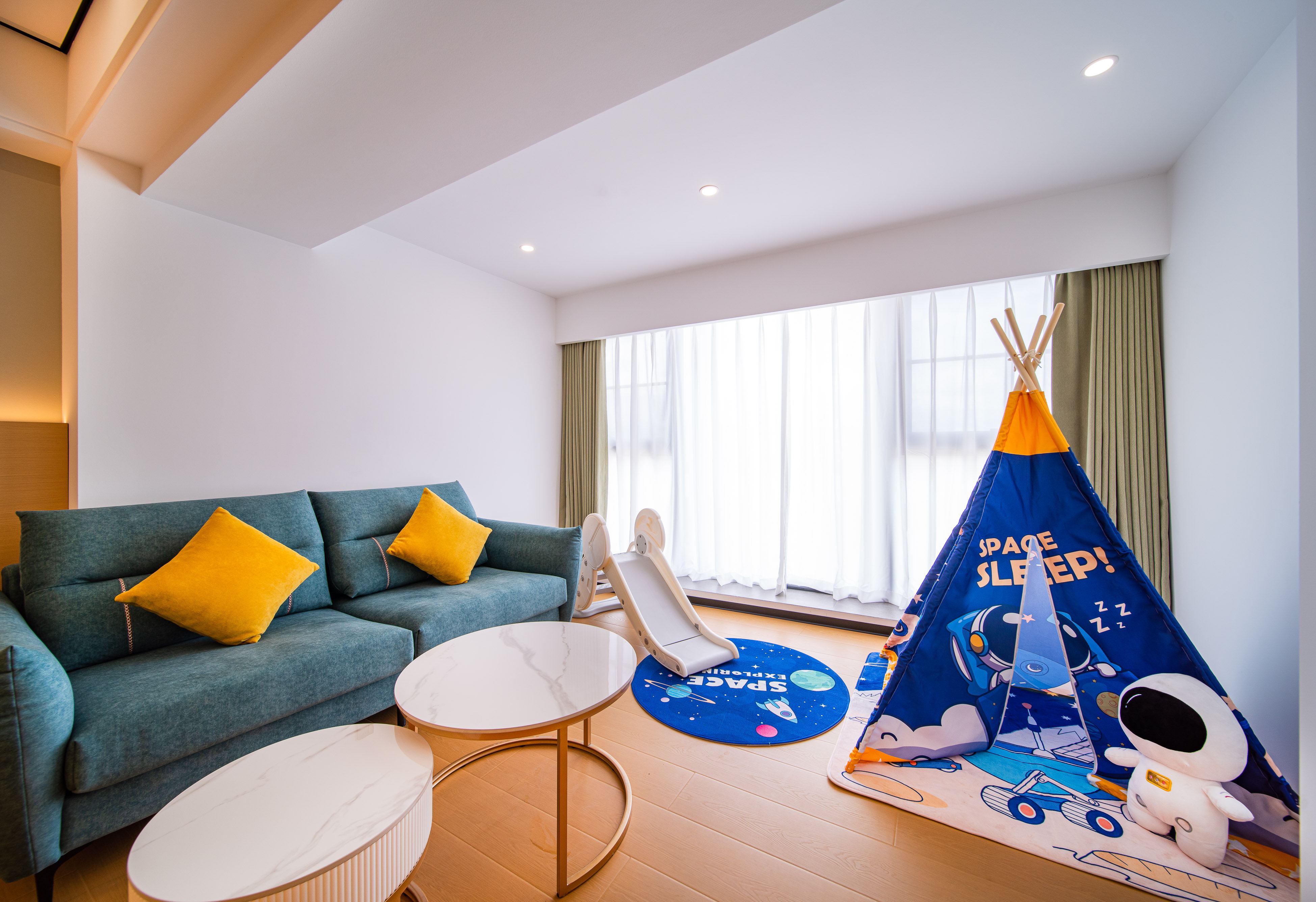 家庭亲子房（梦幻童趣主题大空间+定制静眠床品+小冰箱+智能马桶）
