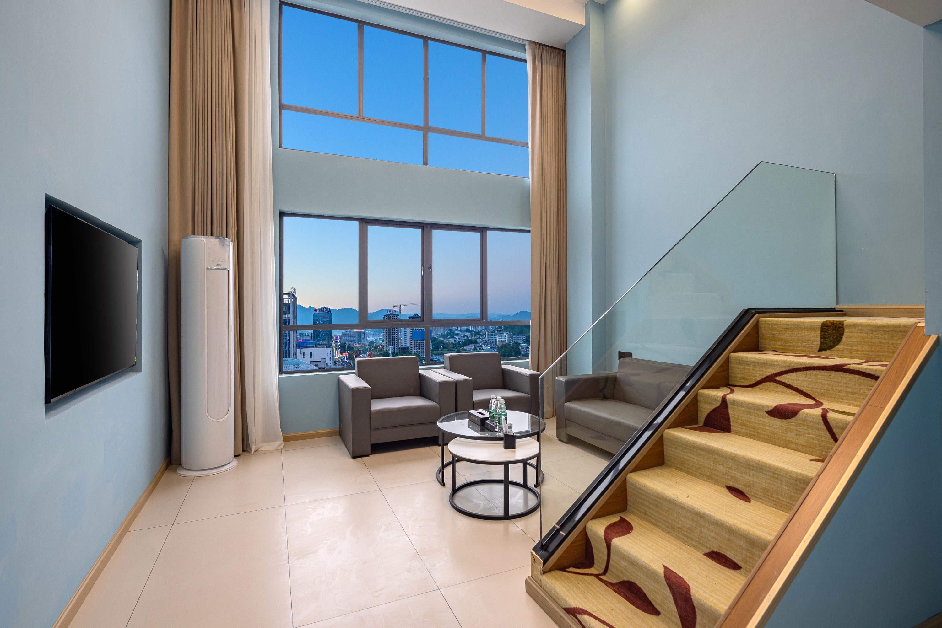 LOFT大三床套房∣两衞∣客厅∣双人大床∣双人标间独立