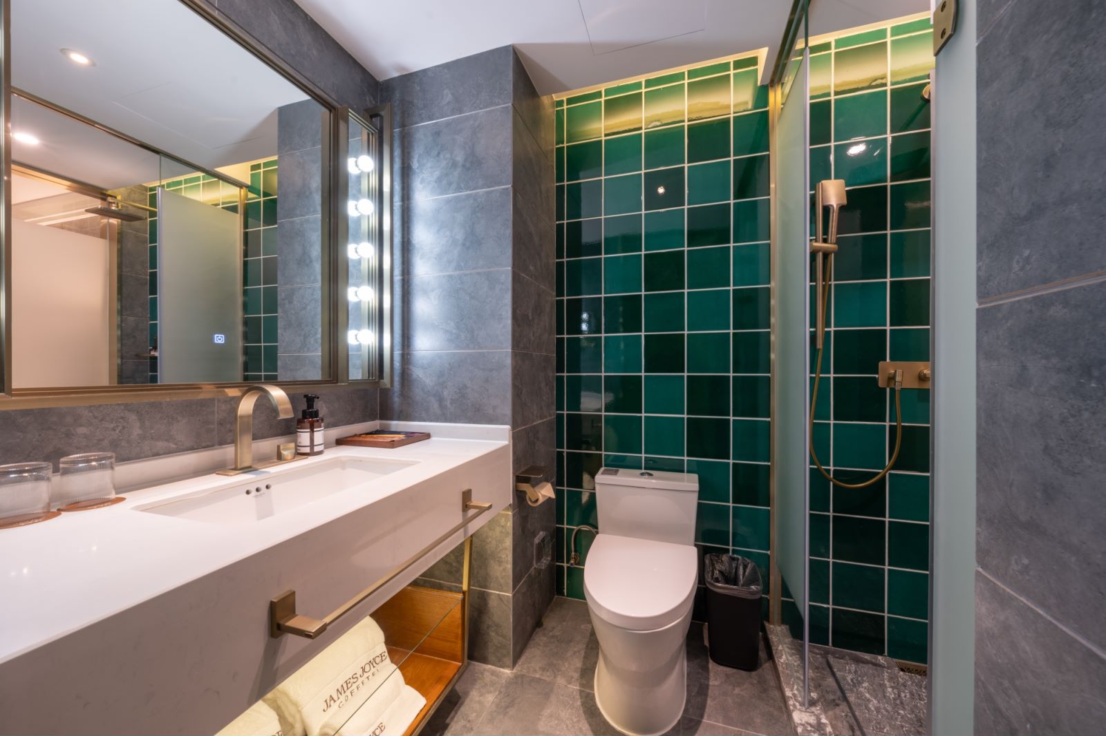 啡凡双床房（投屏）