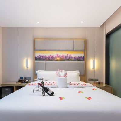 浪漫優享房【愛情佈置+迷你冰箱+空氣凈化器】 麗楓酒店（中山沙溪星寶時代廣場店）優惠