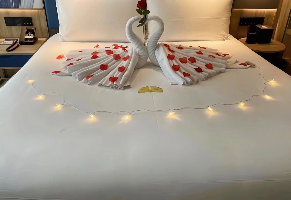 唯意轻奢主题房