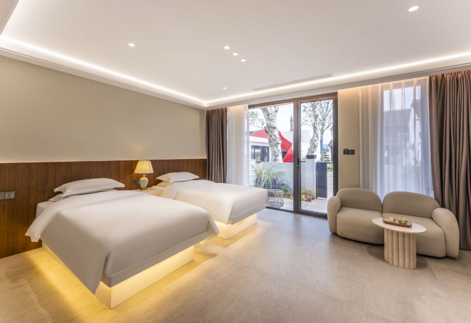 Yicao Garden Courtyard Bathtub Twin Room (Independent Courtyard + Smart Home + Tea Table Set + Multi-Person Sofa)