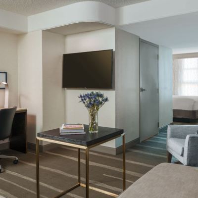 One Bedroom Executive Suite with Club Lounge Access Renaissance Los Angeles Airport Hotel Promo Code
