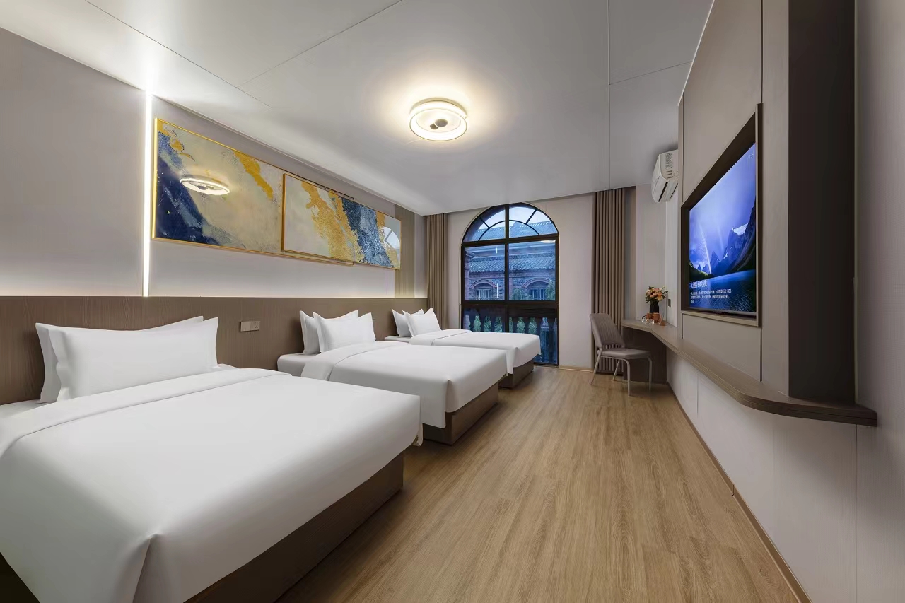 Guestroom - Triple Occupancy, Near Water