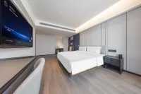 Xinyi Center Qingnian Road Atour Hotel
