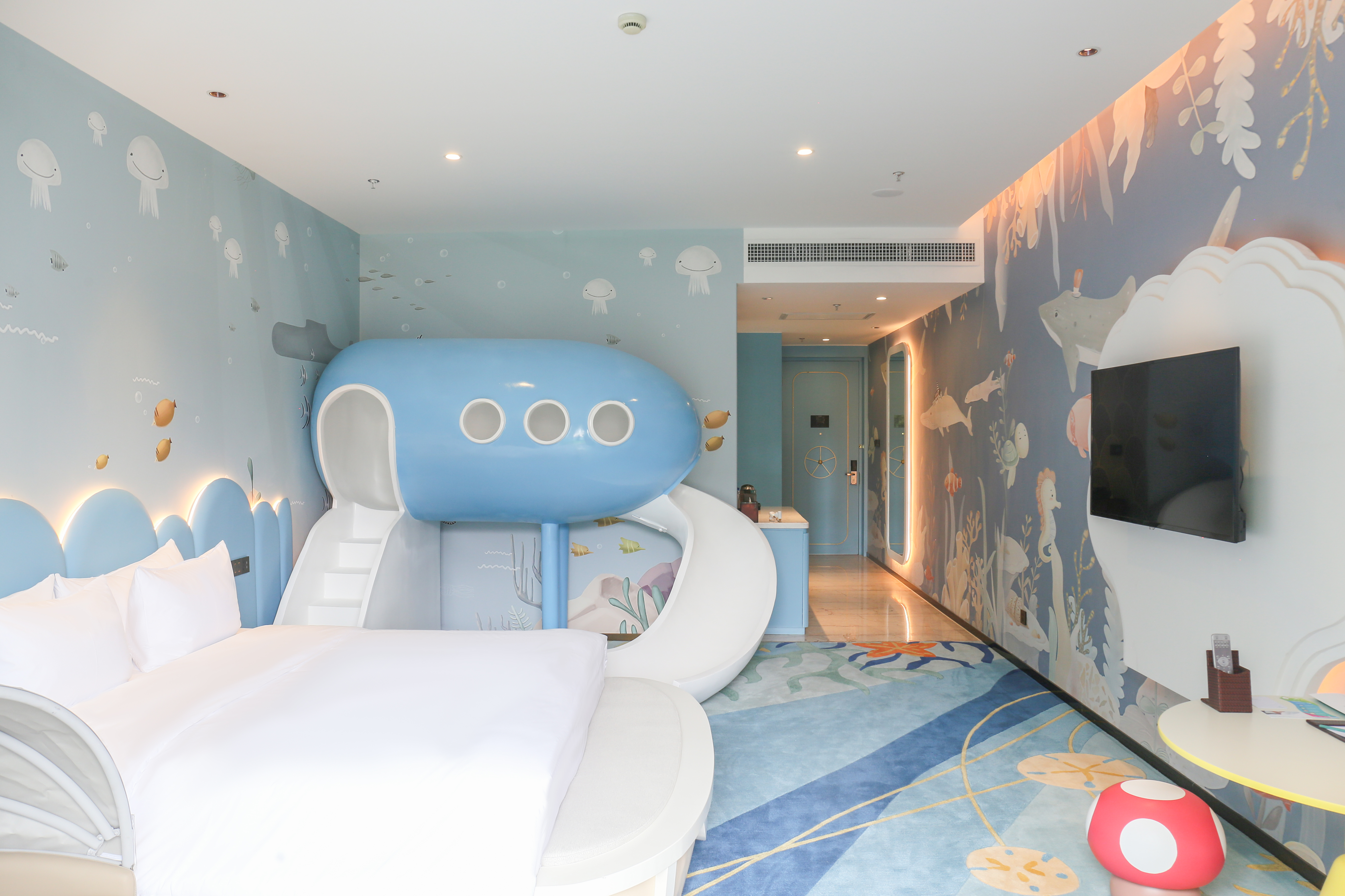 梦幻海底?胶囊床亲子房