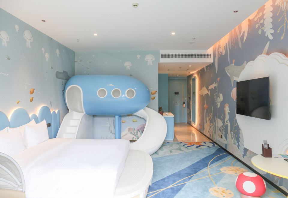 Wanda Realm Xiamen North BayDream Undersea Capsule Bed Family Room
