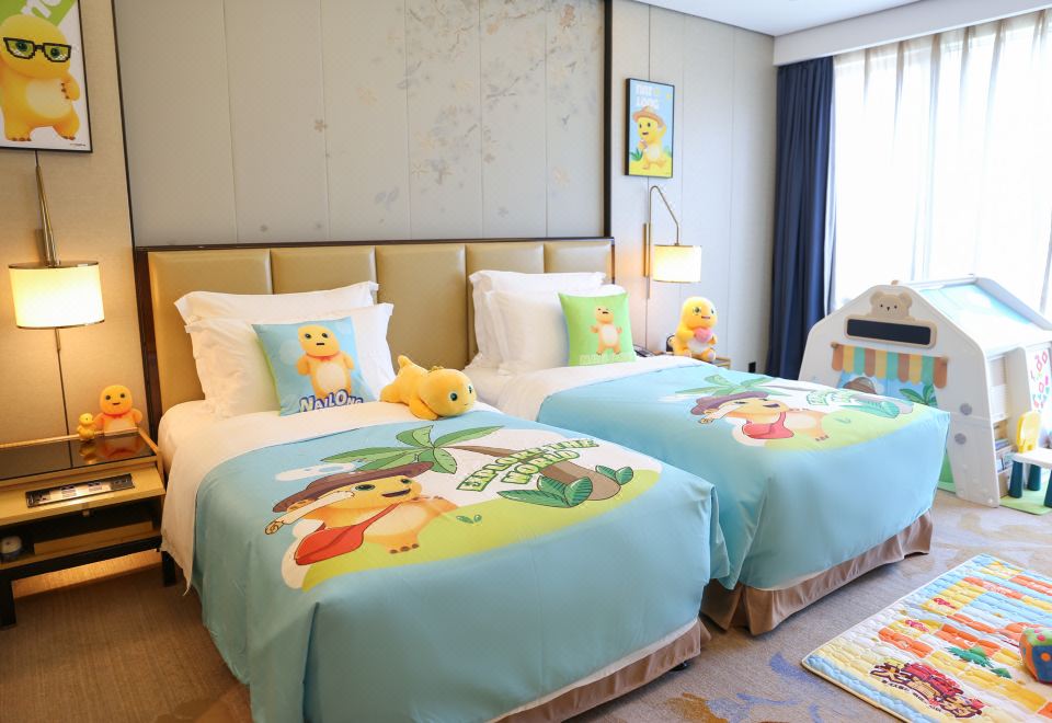 奶龙主题家庭连通房