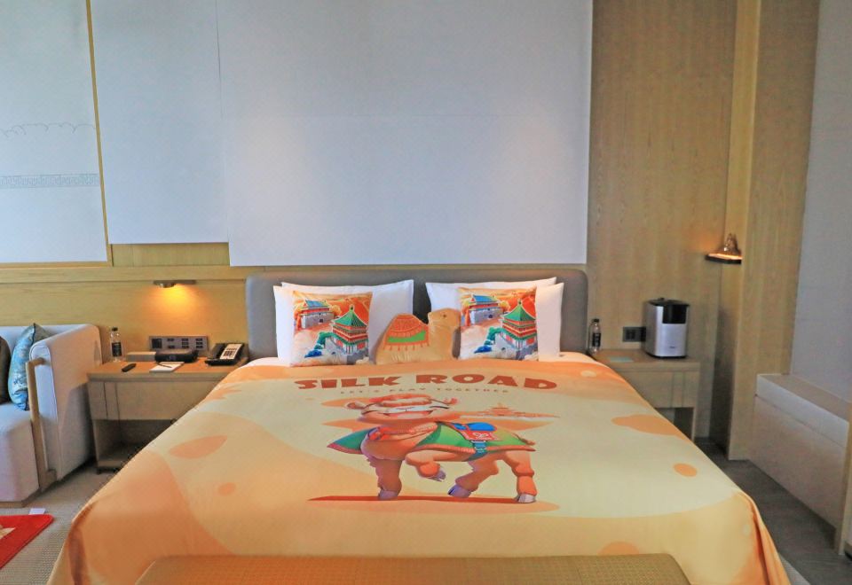 丝绸之路主题湖景套房