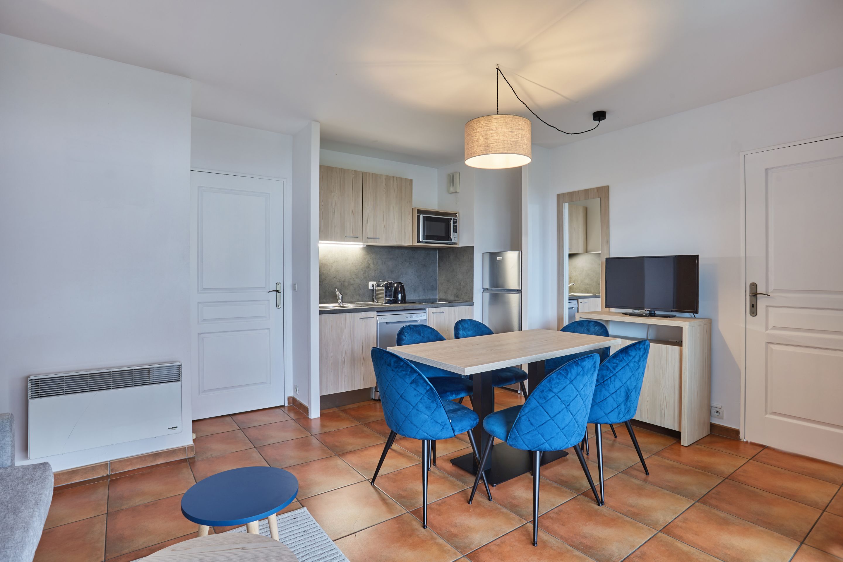 三人房 六名客人