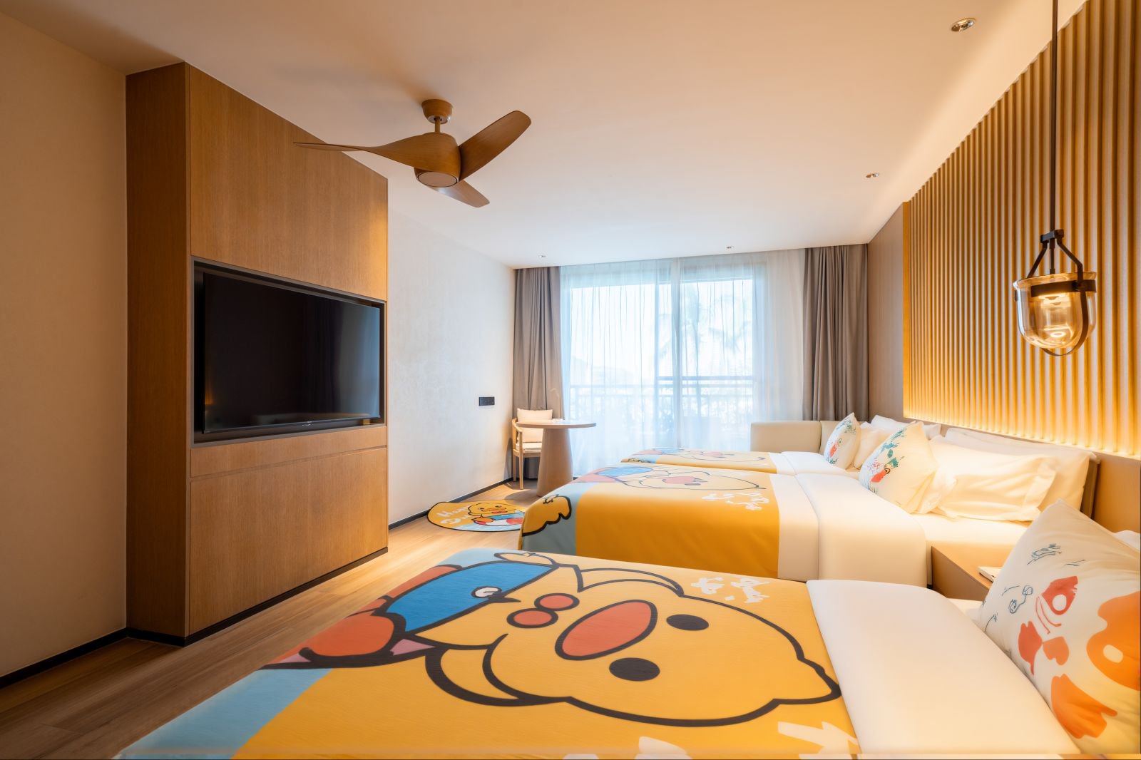 Dongrong Guest Poolside Family Room (1 Double Bed + 1 Small Bed)