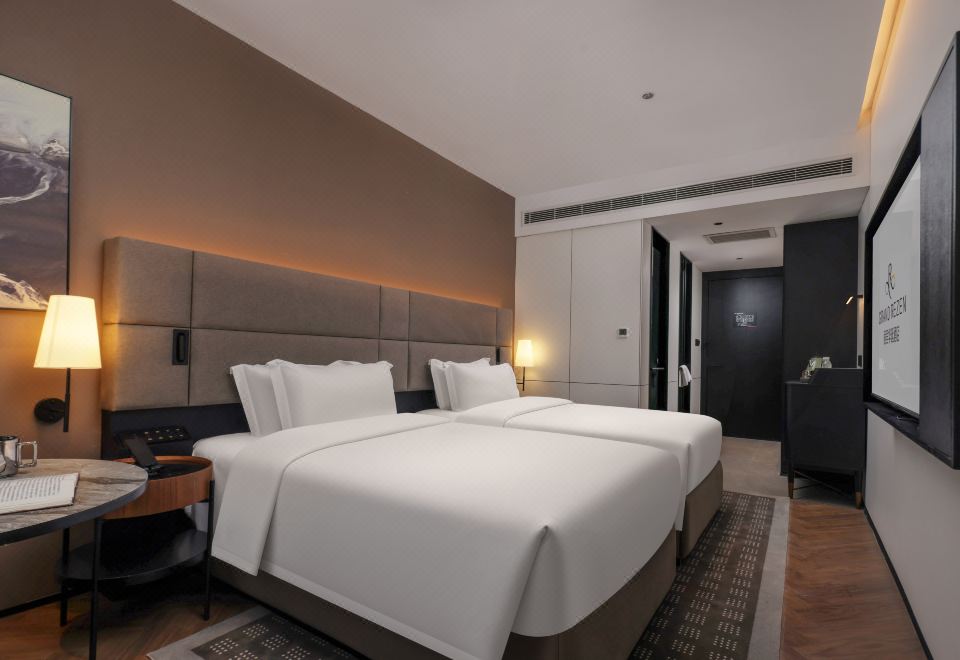 Deluxe 2-bed Room