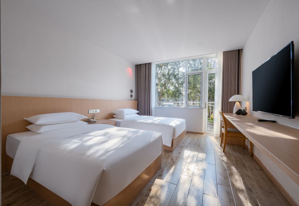 Shanghai Yiqinyuan ResortForest Deep Sleep Hollywood Room (Zero Pressure Pillow + Tencel Mattress)