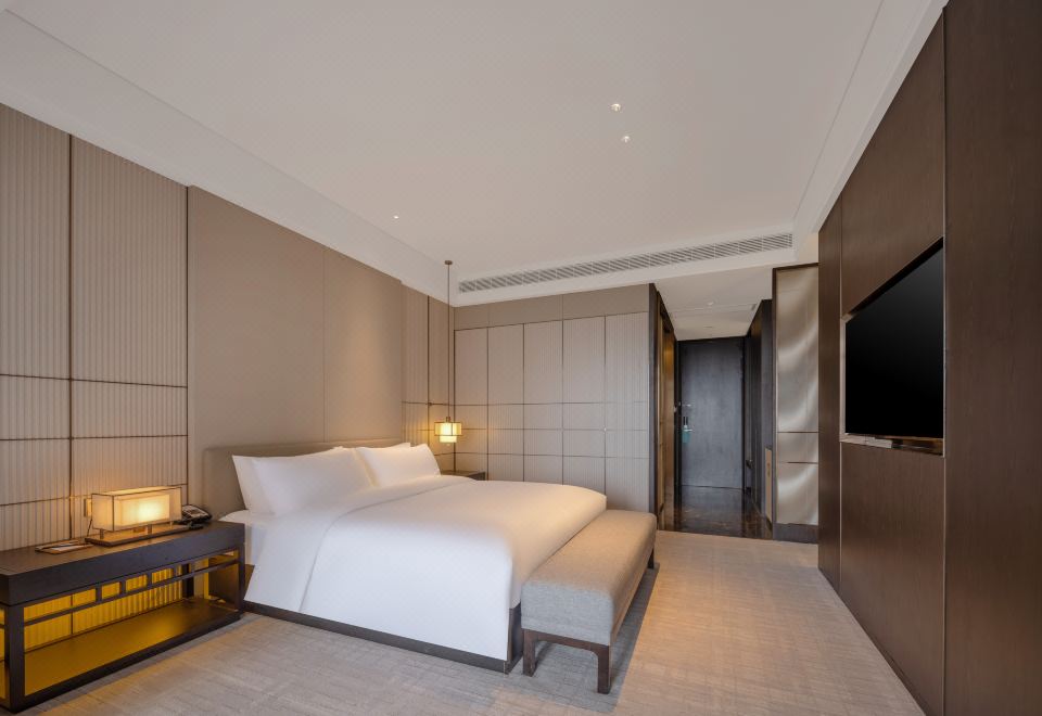 豪华园景大床房（阳台+秋千吊椅）