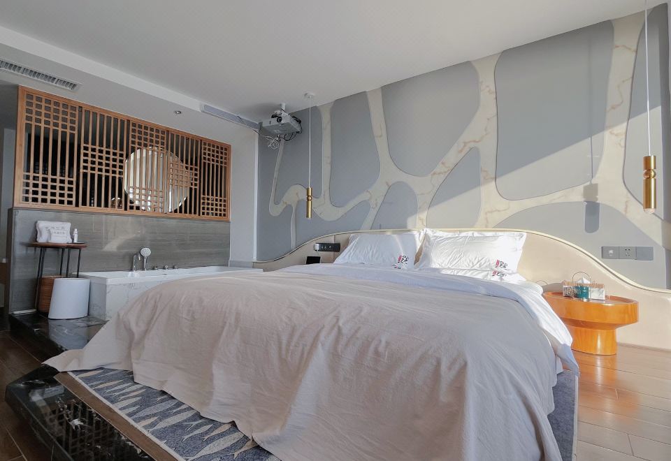 Yueying-Smart 180 ° Lake-View Tub Honeymoon Double Bed Room