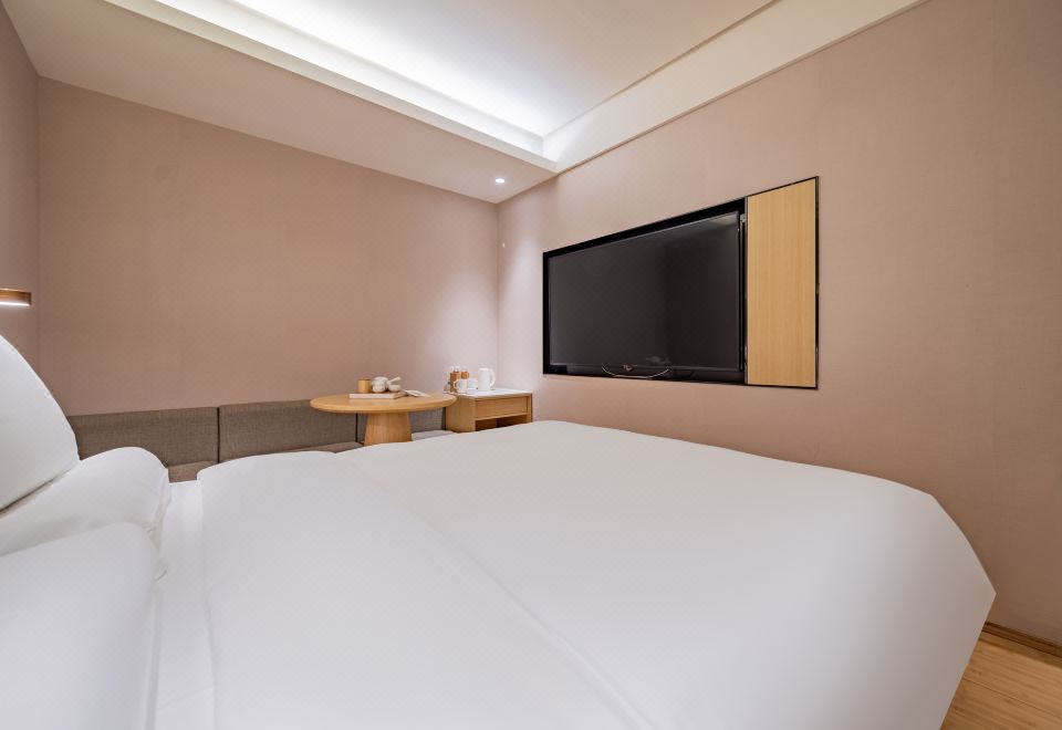 舒压大床房【房间乾净+舒适安静】