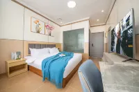 qianfeng Hotel (Pedestrian Street Snack City)
