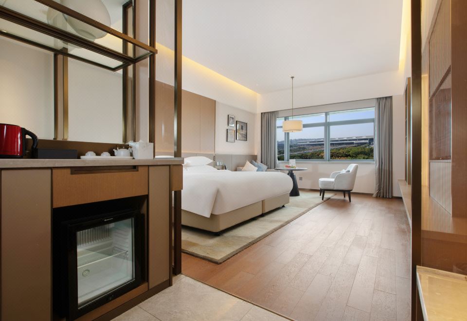 Maison New Century Hotel Hangzhou ZhelvDeluxe King Theme Room