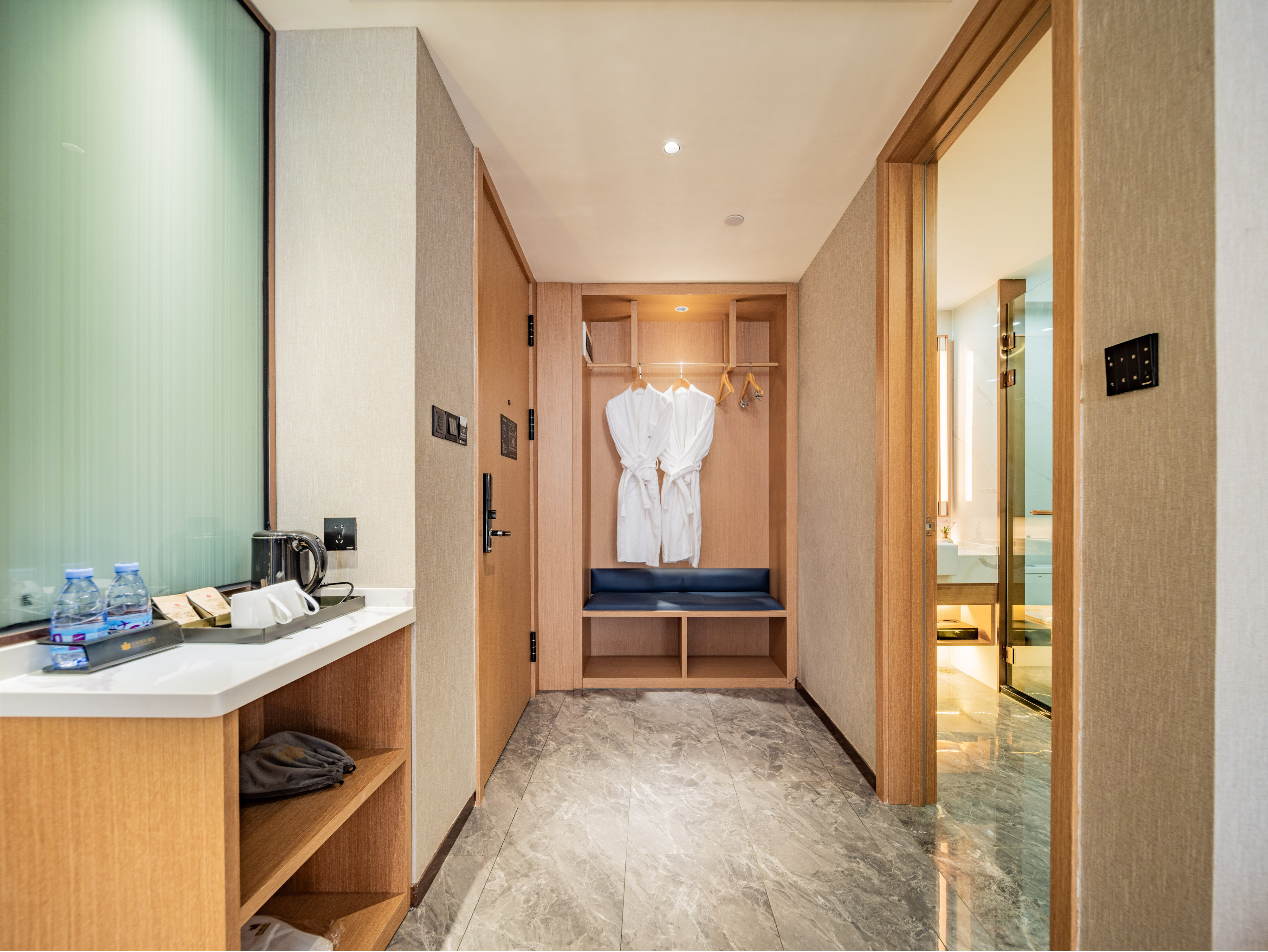 180°观景行政大床房「全景落地窗.贵妃沙发.浴袍.深睡零压床垫」