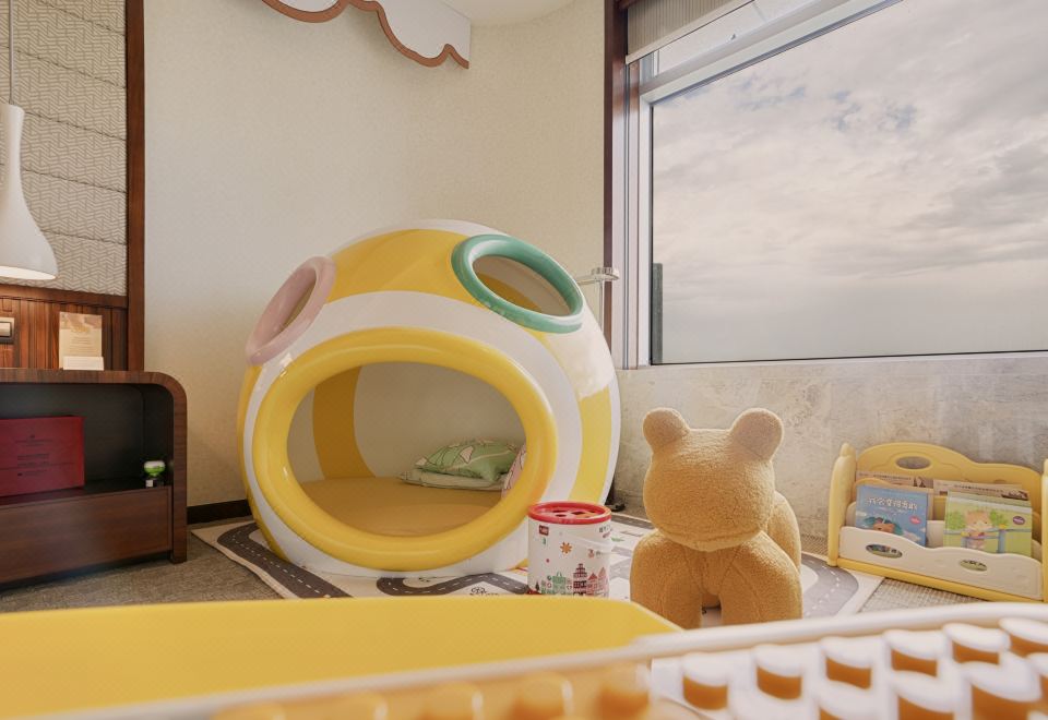 糖果飛屋豪華湖景雙床房A（樂高墻丨俏皮魚嘴）