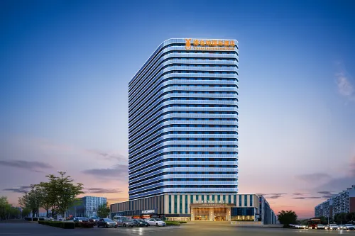 Vienna International Hotel (Yichang East Railway Station Passenger Transport Center)