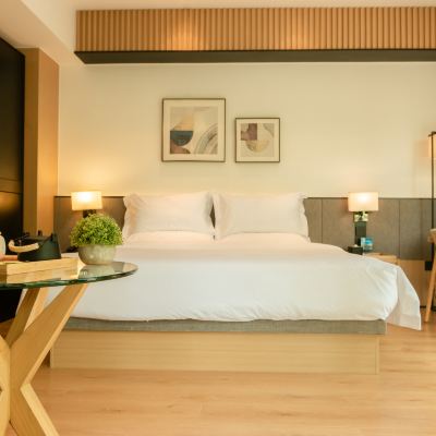 恬謐『天樞映瀾大床房+180度落地窗+觀賞三江匯流』 SFEEL設計師飯店（樂山大佛美食街店）優惠