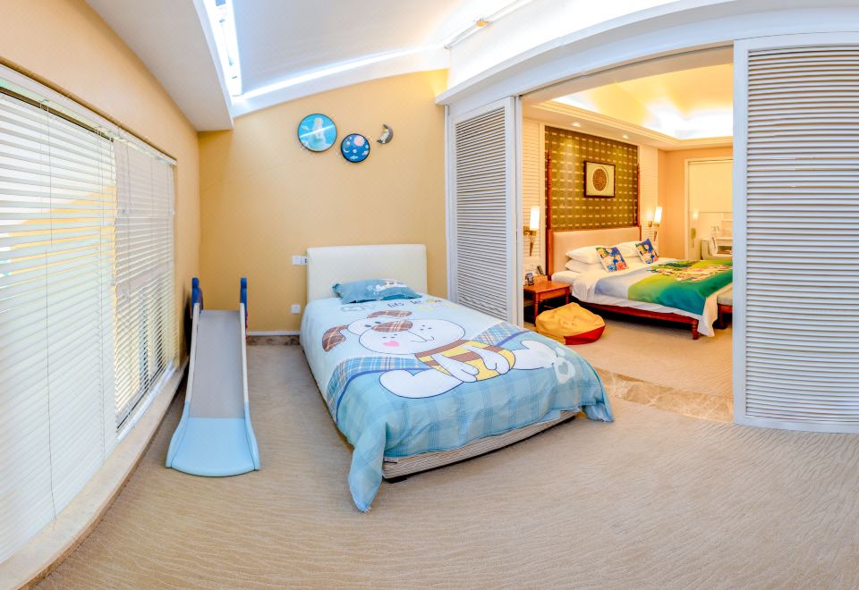 亲子观星家庭套房-一房一厅-欢乐小童房-家庭亲子泡池