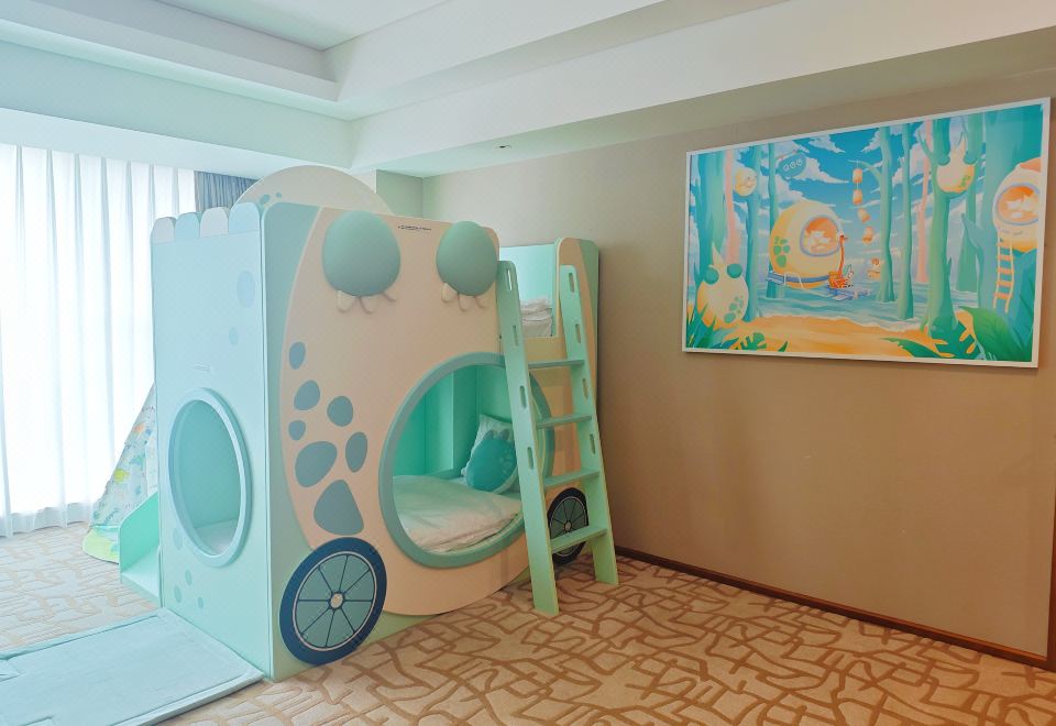 Swiss Grand NanchangDinosaur Fantasy Egg Family Suite