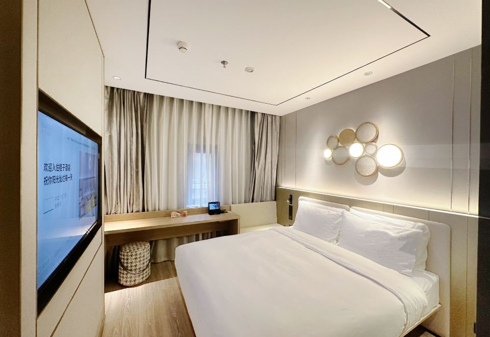 大床房（小冰箱+智能客控+手机投屏）