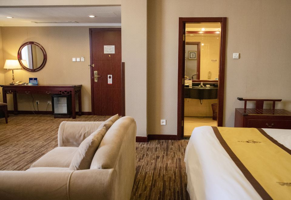 Qianmen Jianguo HotelFamily-friendly Family Room
