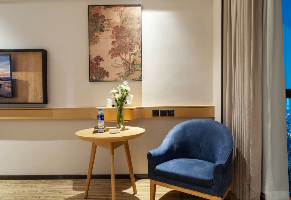 设计师尊享大床房（智能客控+落地大窗+遮光窗帘）