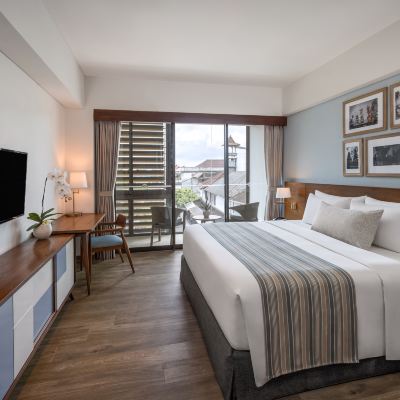 Premier Studio With Kitchenette