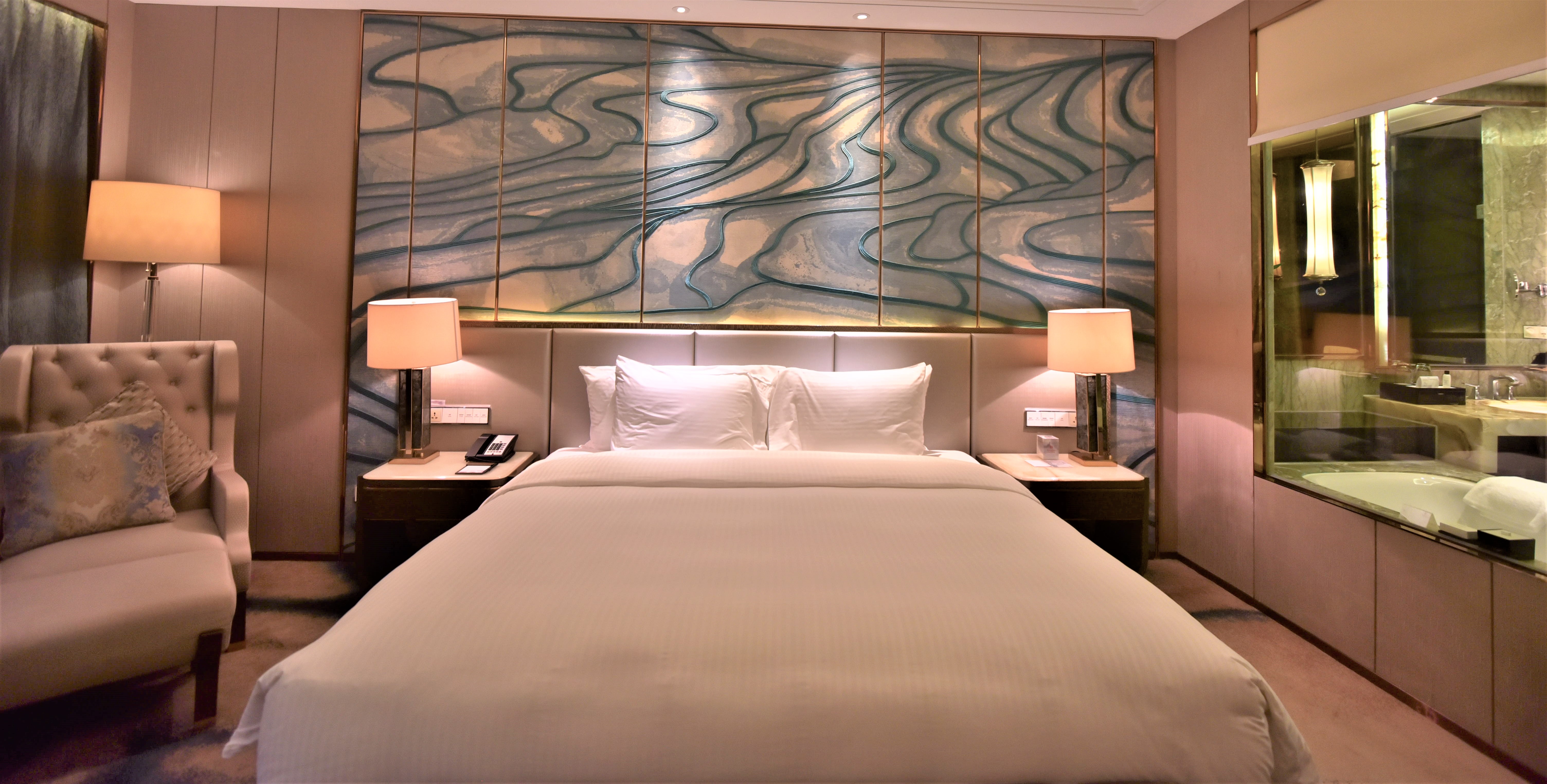 高级豪华大床房（步入式衣帽间）