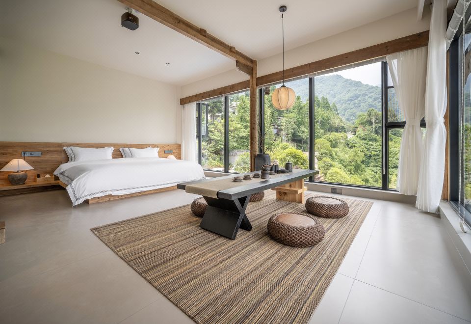 Qingcheng Mountain Qingwu HomestayMi Yue Terrace View Private Hot Spring Projection Double Bed Room (Central Air Conditioning + Whole House Floor Heating)