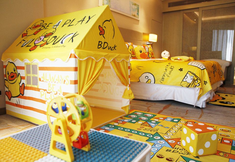 Sheraton Qingdao West Coast HotelB.duck Family Theme Room
