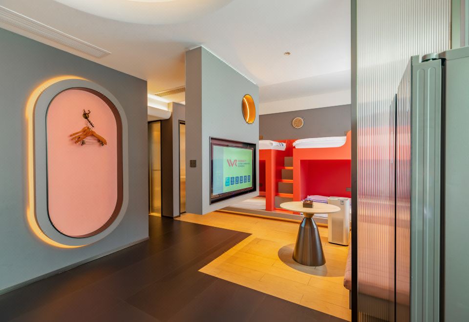 Deluxe Esports Four Person Suite