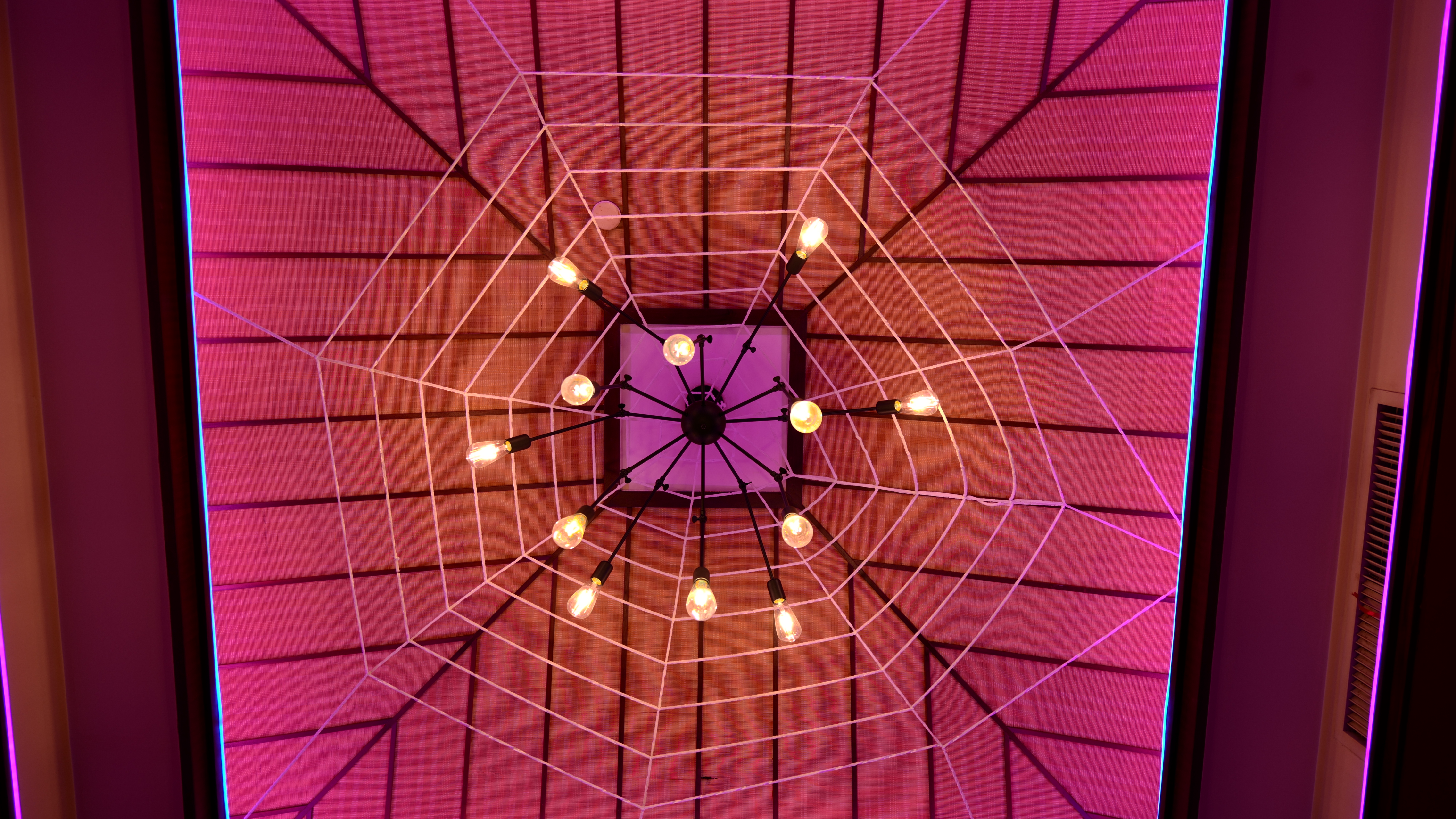 电竞大床房[13400F+32G显卡5060+27寸屏320HZ机械键盘