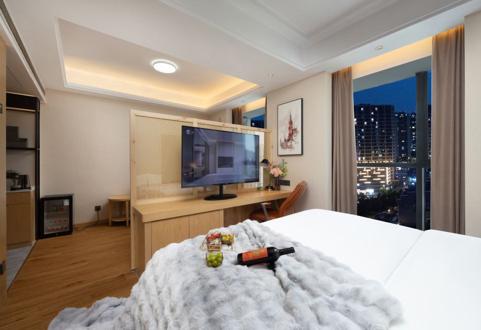 Queen Room With Lake View