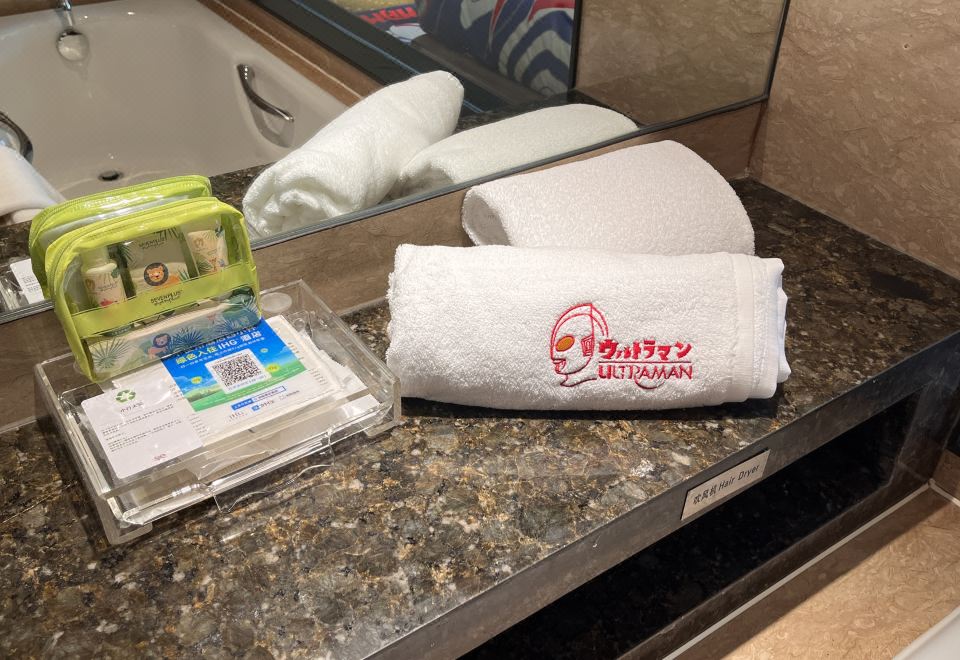 Crowne Plaza Tianjin BinhaiUltraman Theme Family Room (Lake-view)