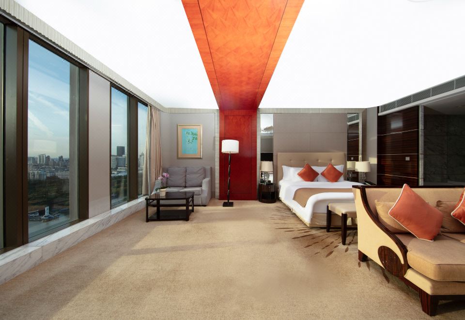 至尊湖景大床房