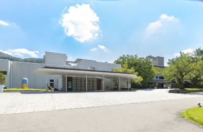 雅樂俱河畔度假村 住宿飯店