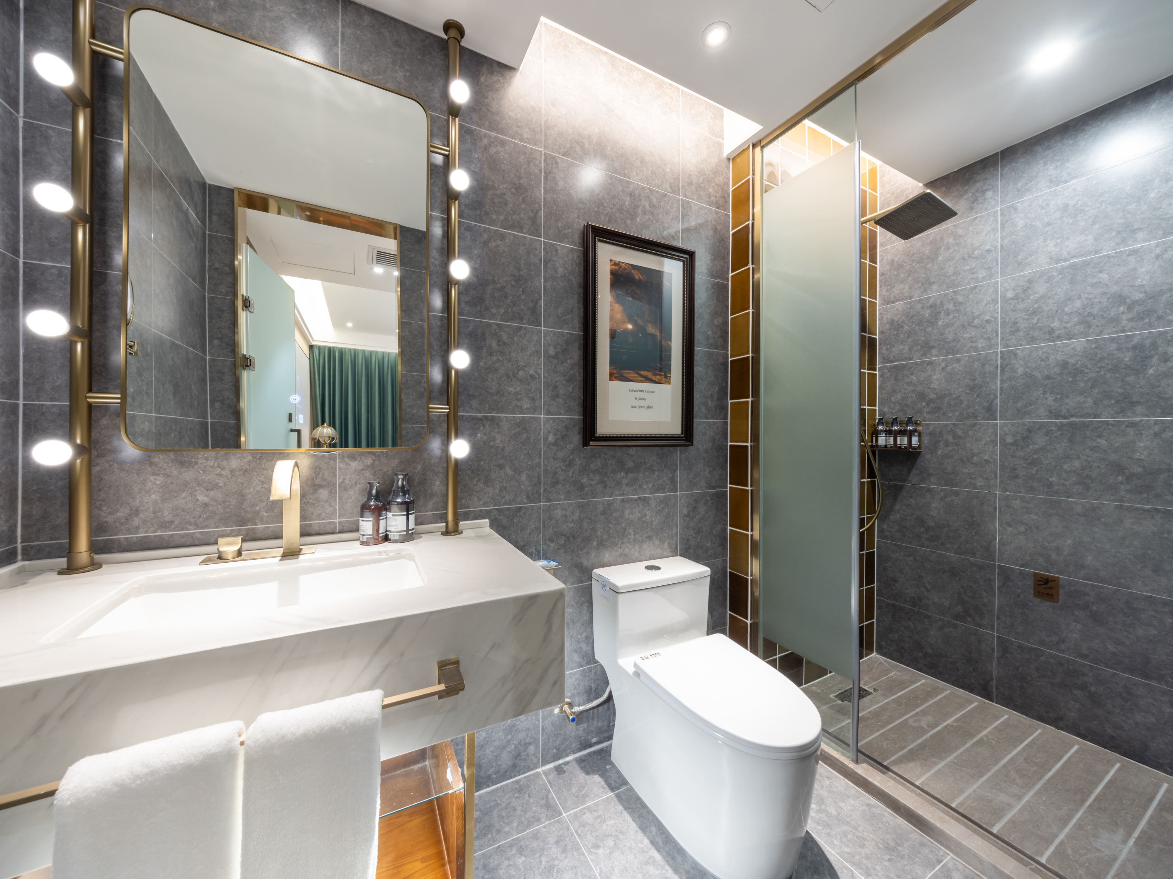 啡凡影视大床房