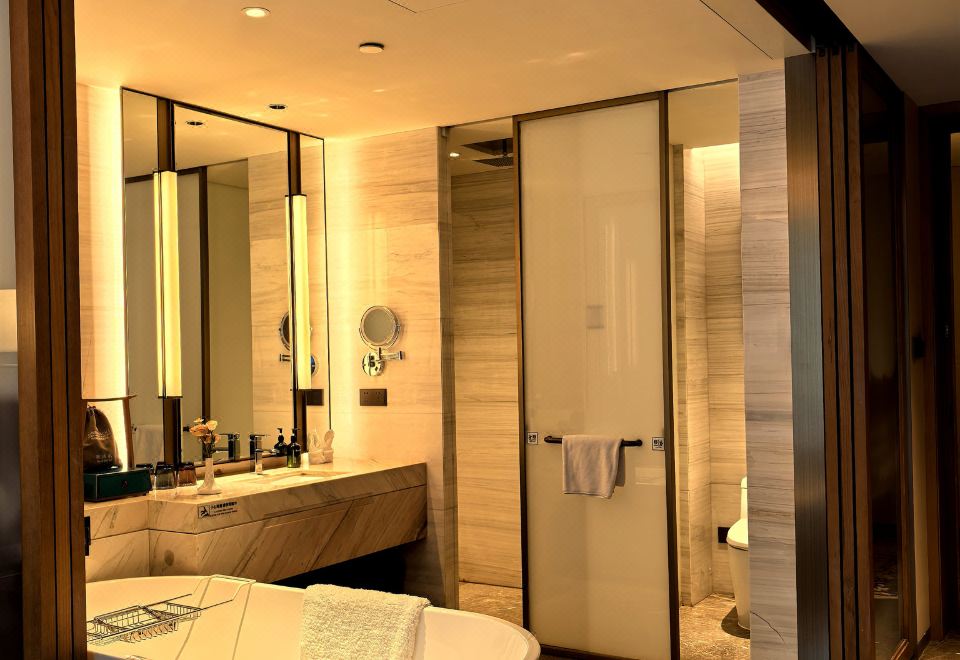 湖山庭院大床房