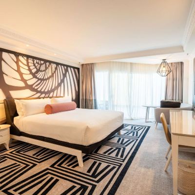 高級房， 1 張特大床， 無障礙 凱恩斯鉑爾曼國際大飯店優惠