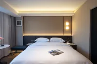 Liling Cichen Grand Hotel (Liquan Road Jiuhong Century Plaza)