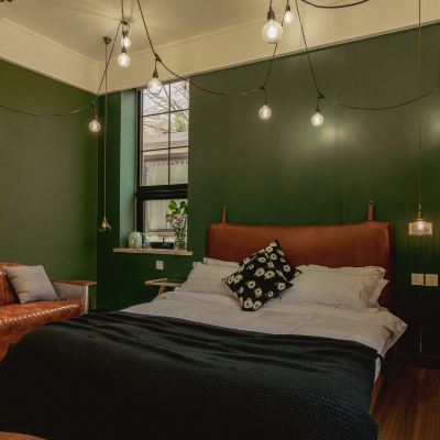 無想·暮曉晨光大床房（零圧床墊＋私定高端洗護套裝） 無它老洋房1929酒店（青島海底世界店）優惠