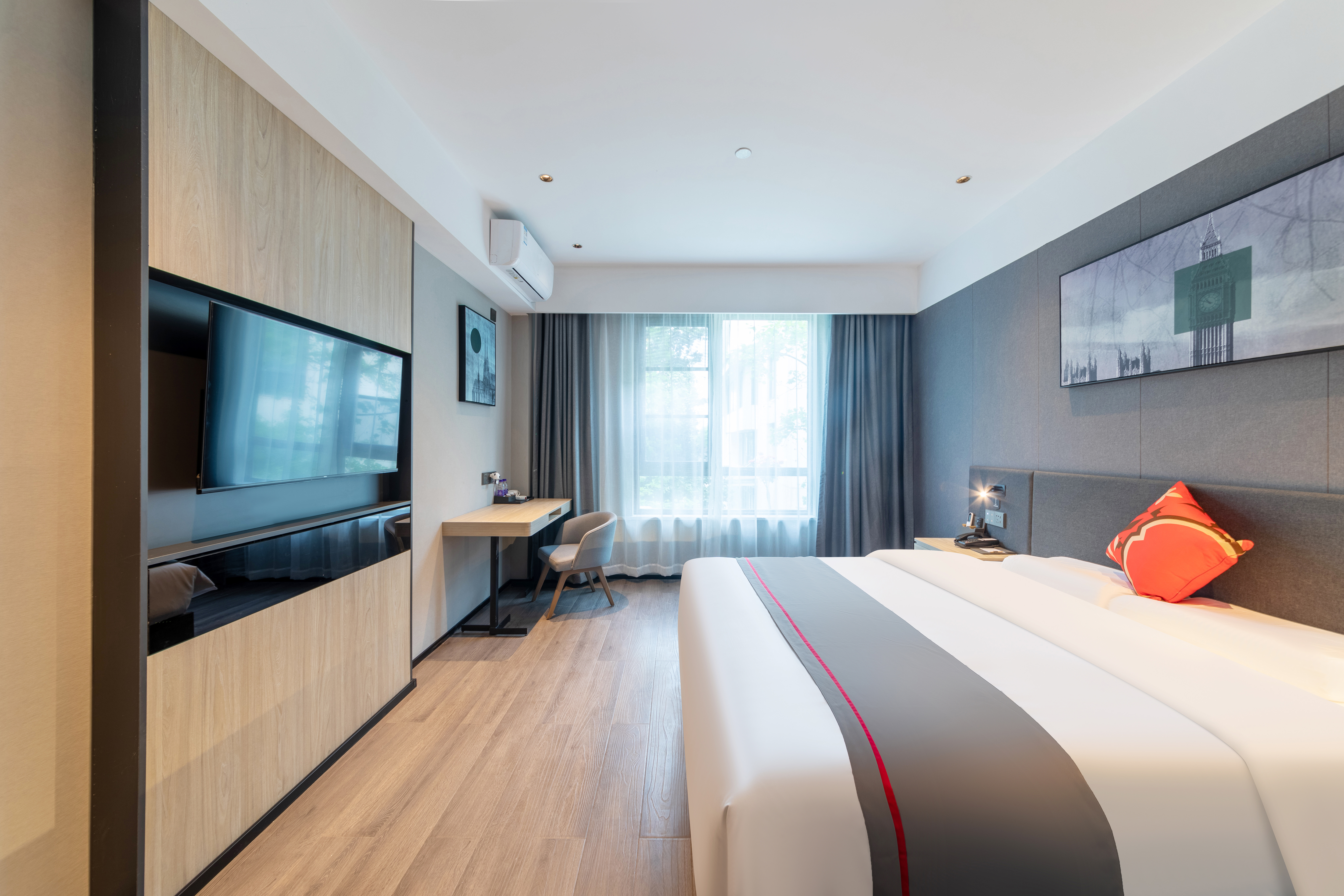 优享格调大床房（智能客控+零压床垫+商务办公+投屏）