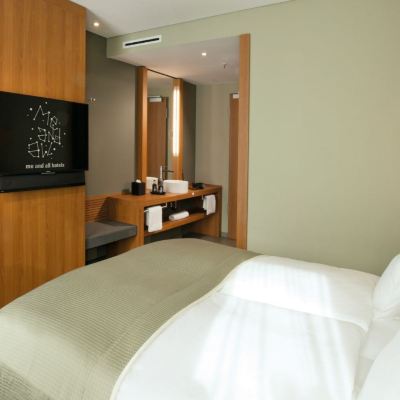 Standard Queen Room with Courtyard View Me and All Hotel düsseldorf Promo Code