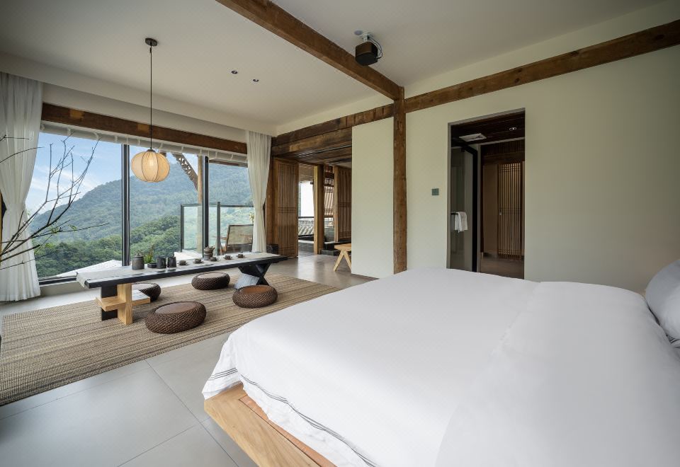 Qingcheng Mountain Qingwu HomestayMi Yue Terrace View Private Hot Spring Projection Double Bed Room (Central Air Conditioning + Whole House Floor Heating)