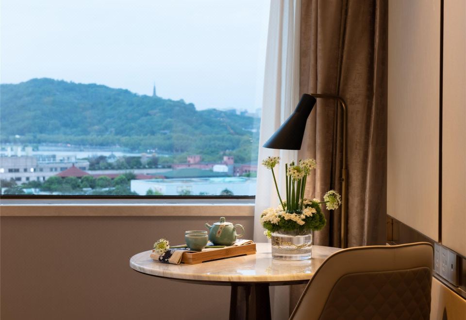 Friendship Hotel HangzhouDeluxe Lake-view Queen Room